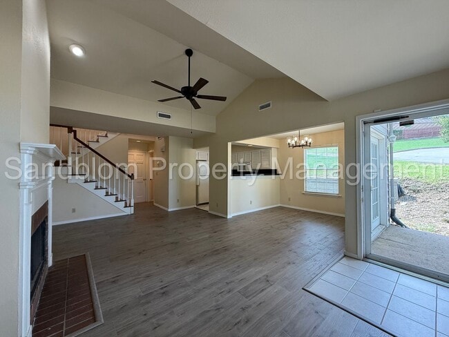 Building Photo - For Lease | South Tulsa - Townhouse | $150...