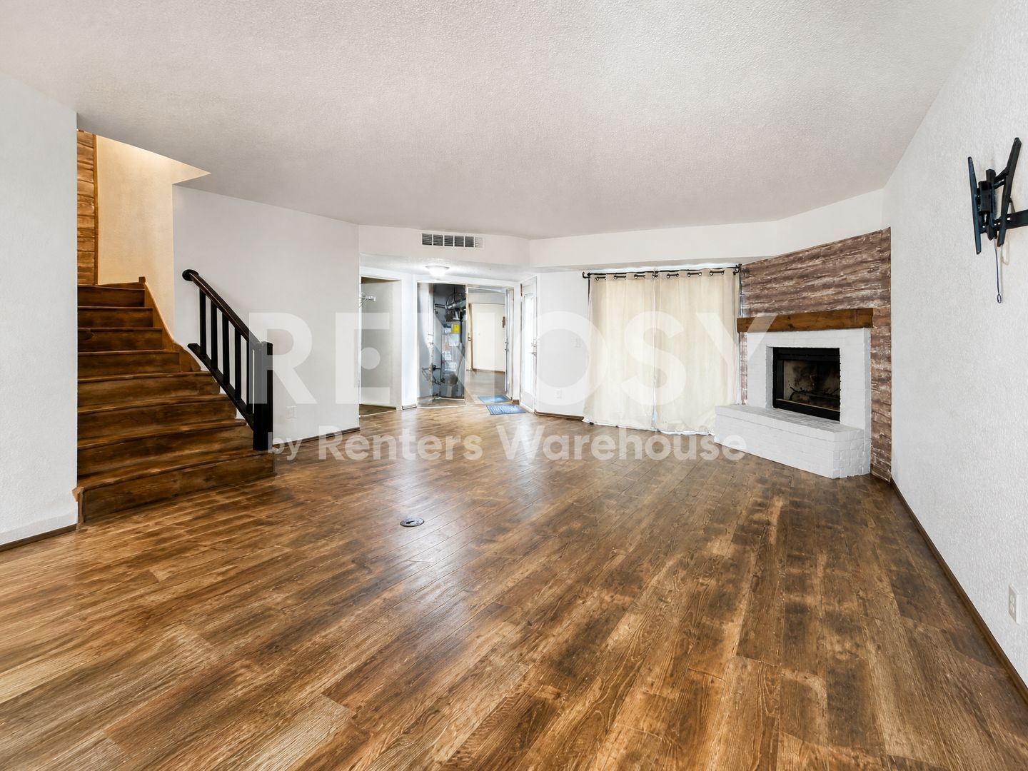 Building Photo - 18734 Clear View Terrace