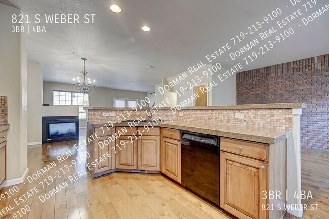 Building Photo - 821 S Weber St