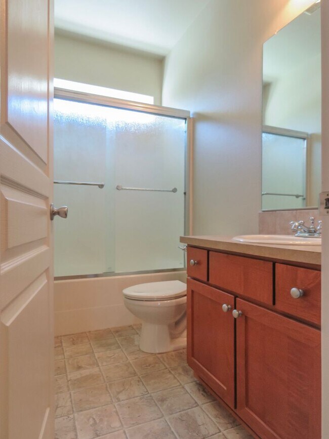 Building Photo - 2 Bedroom Townhome Coming soon !!