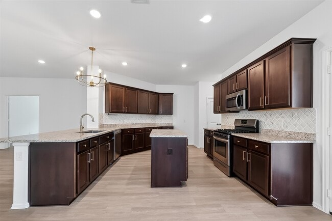 Building Photo - 19168 Pinewood Grove Trl