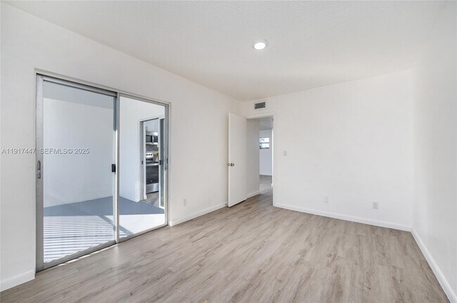 Building Photo - 2463 Coral Wy