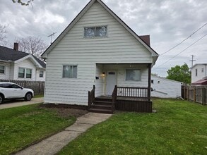 Building Photo - 814 S Porter St