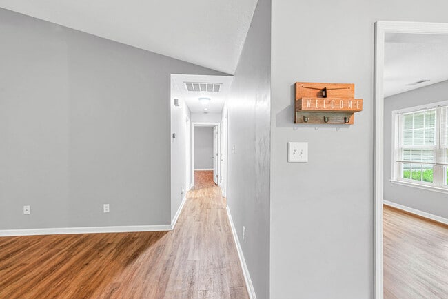 Building Photo - 174 Live Oak Dr