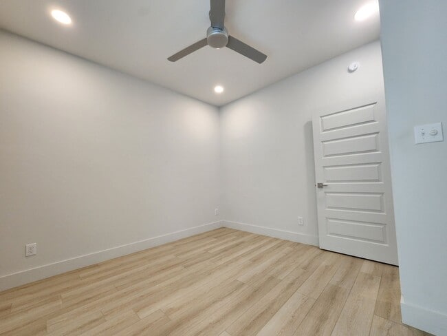 Building Photo - Gulf Shores 3/2.5 cottage