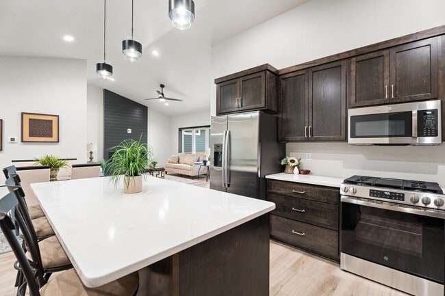 Building Photo - New Townhome For Rent