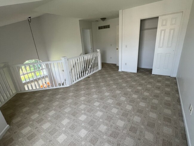 Building Photo - 591 Azalea Cir