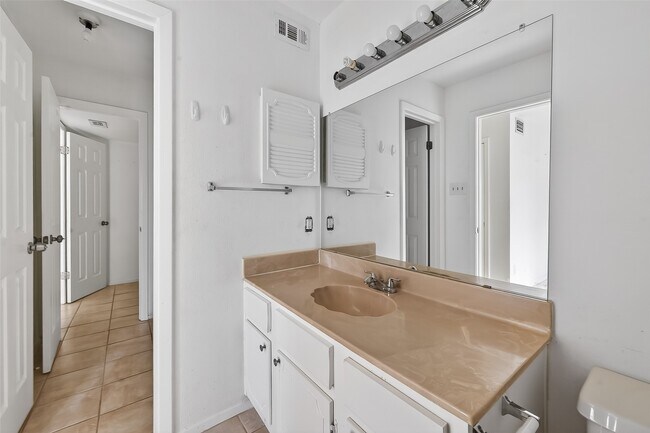 Building Photo - 14555 Wunderlich Dr