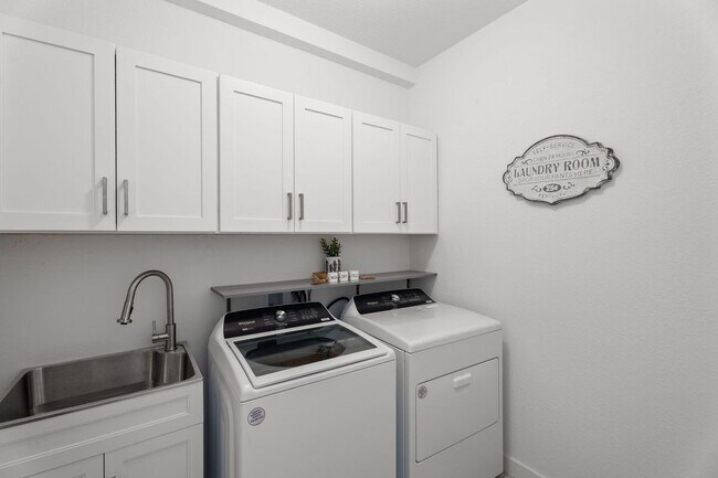 Building Photo - 5892 SE Sky Blue Cir