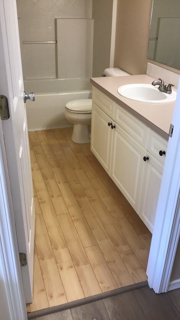 Building Photo - 2 Bed 2.5 Bath Townhouse with Lake access