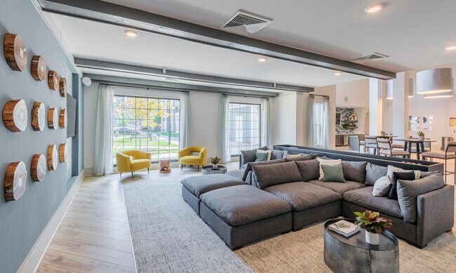 Building Photo - 340 W 25th St