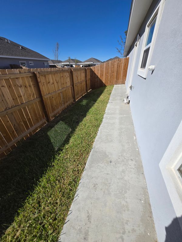 Building Photo - 918 N Woodson Ave