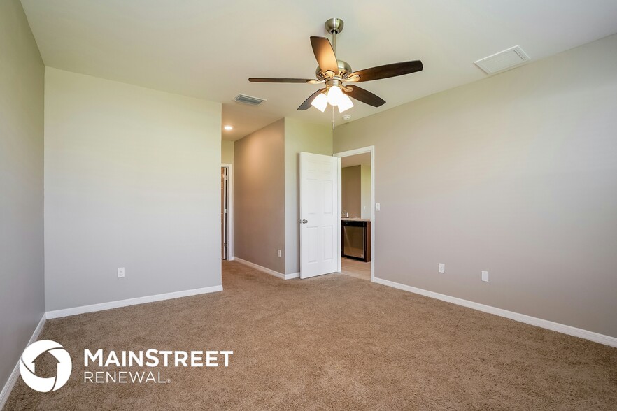 Building Photo - 1822 NE 4th Pl