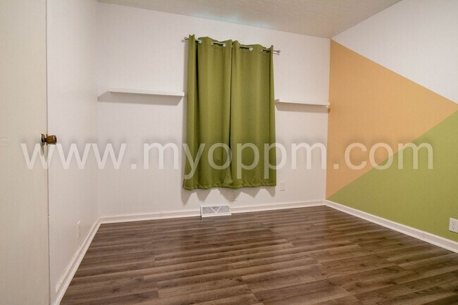 Building Photo - 6711 S 75th Ave