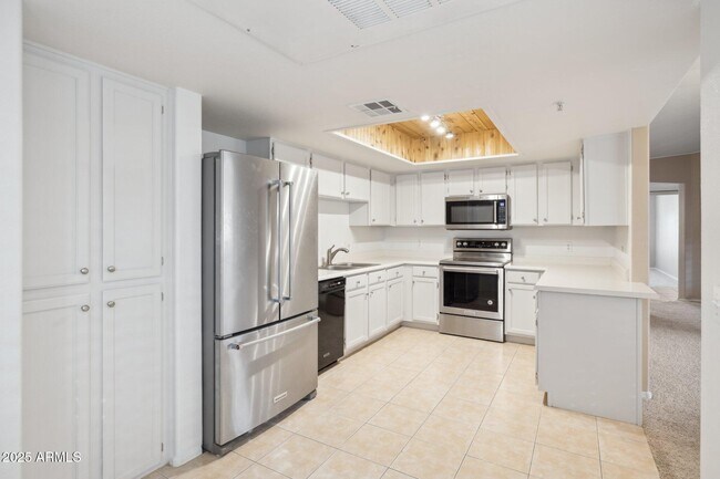 Building Photo - 9736 N 95th St