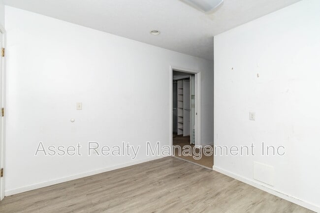 Building Photo - 2084 Allenridge Dr