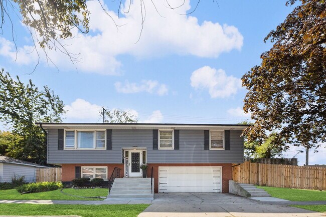 Primary Photo - 2635 W 94th Pl