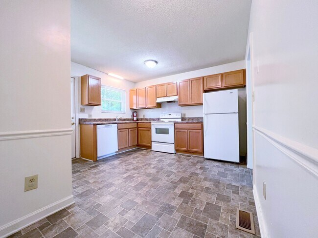 Building Photo - Three-Bedroom, Two Bathroom at Hill Street Duplex