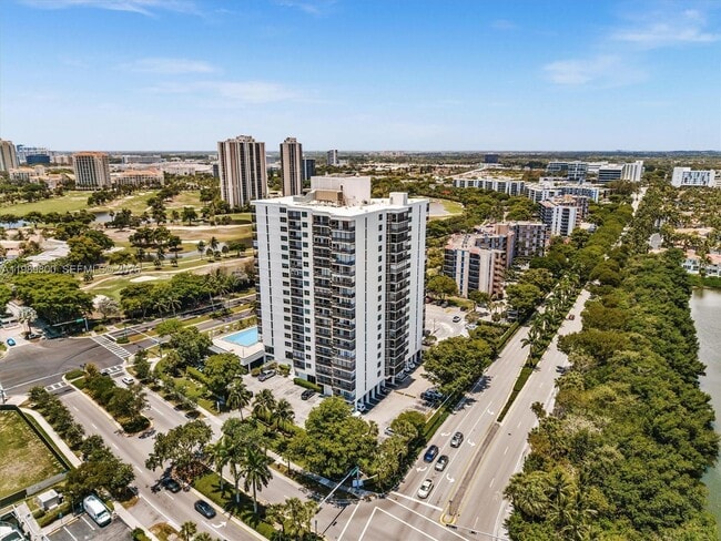 Building Photo - 3375 N Country Club Dr