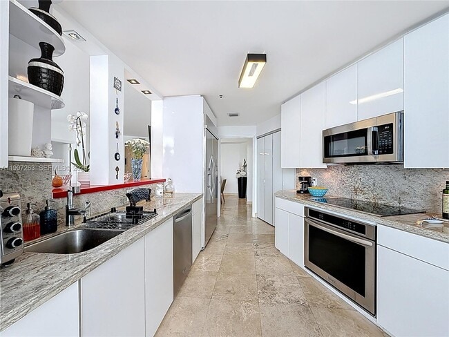 Building Photo - 808 Brickell Key Dr