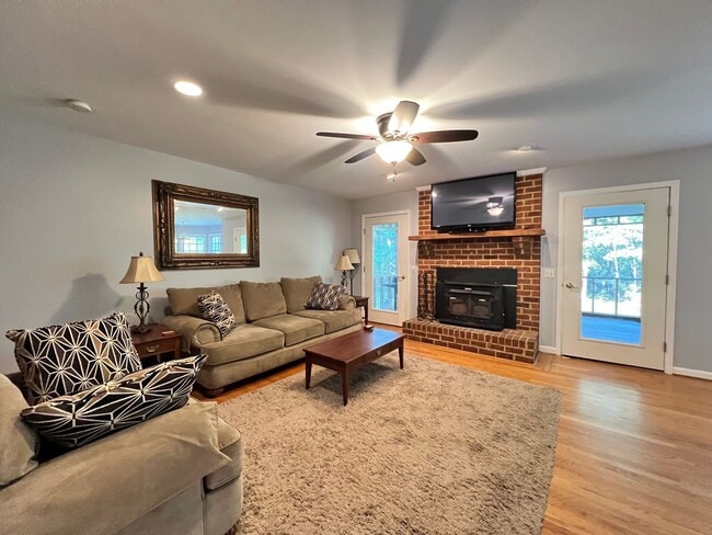 Building Photo - Life Just Got Better.-MONTH TO MONTH LEASE...
