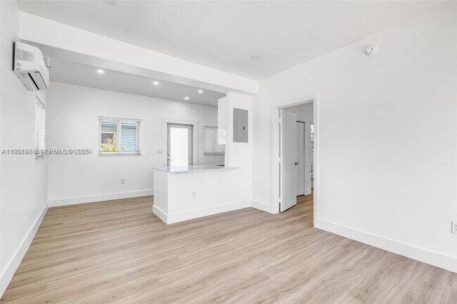 Building Photo - 415 SE 3rd Ave