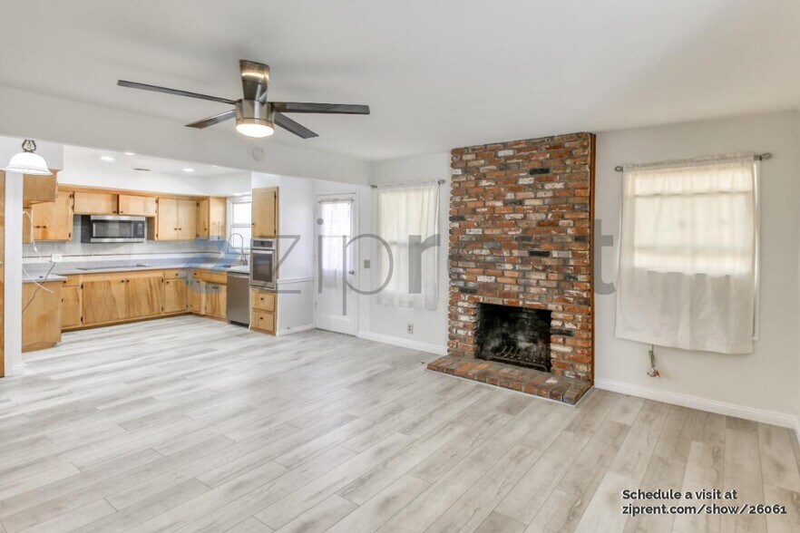 Building Photo - 12102 Brookhaven Park