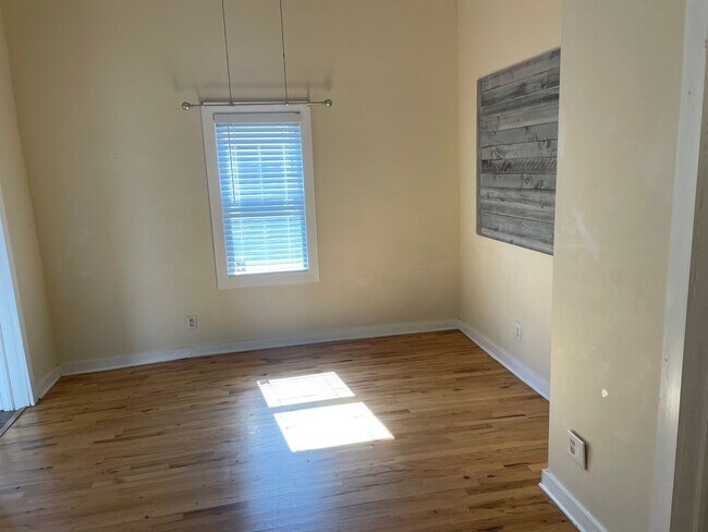 Building Photo - Historic Ybor City Bungalow