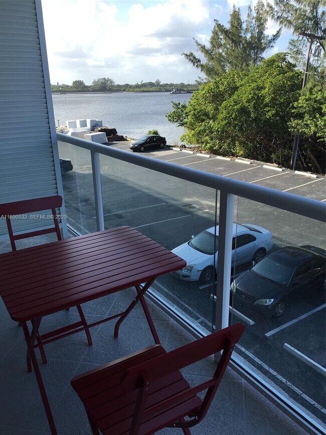 Building Photo - 2560 S Ocean Blvd