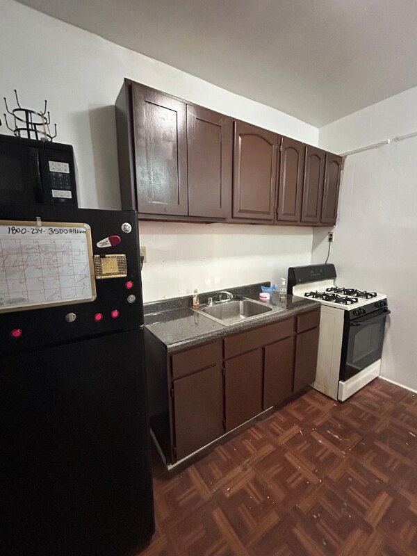 Building Photo - 203 E 94th St