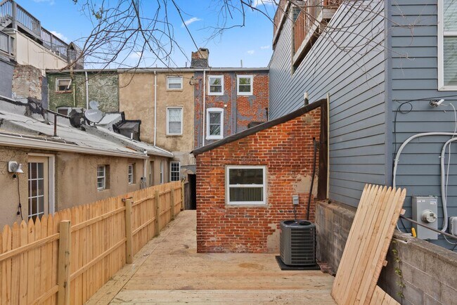 Building Photo - 218 S Wolfe St