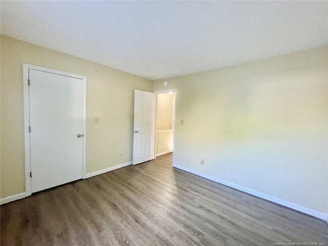 Building Photo - 5842 Aftonshire Dr