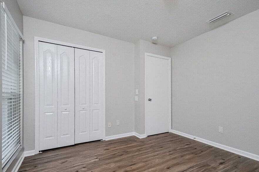 Building Photo - 10313 Hunters Haven Blvd