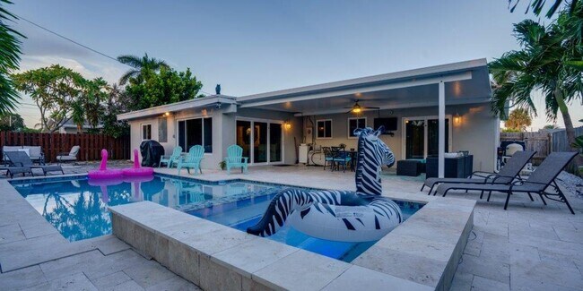 Building Photo - Step Into Sunshine: Modern Charm Meets Coa...