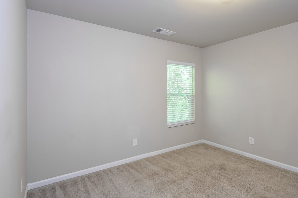 Building Photo - 618 Royal Crest Ct