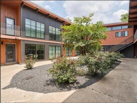 Building Photo - 400 E 30th St