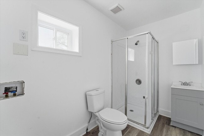 Building Photo - 3BR/3BA House | Newly Renovated | Section 8 Welcome