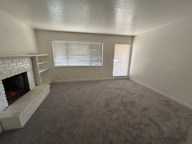 Building Photo - REDUCED!!!!