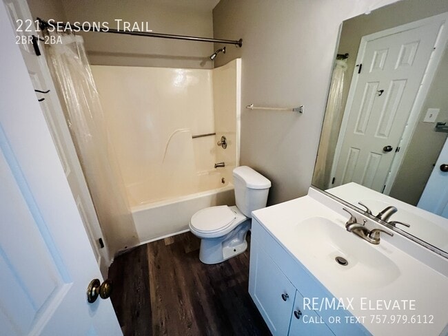 Building Photo - 221 Seasons Trail