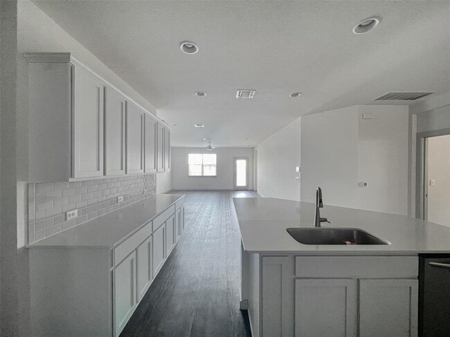 Building Photo - 4609 Tully Dr