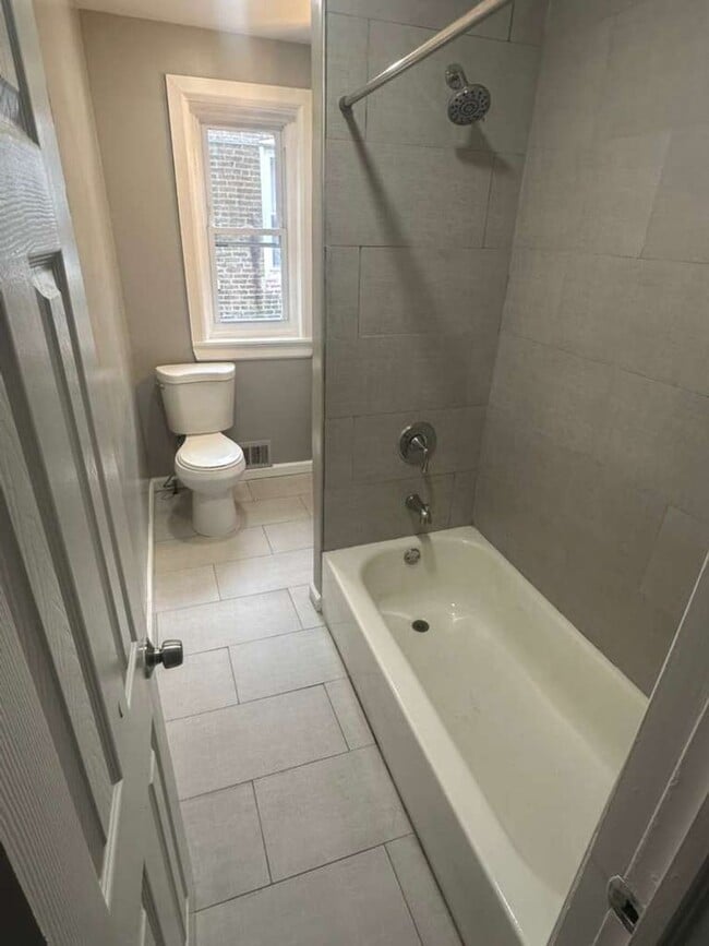 Building Photo - Renovated 3 Bedroom Home