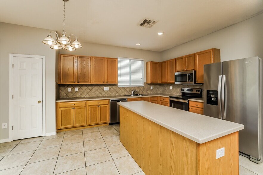 Building Photo - 9535 Maxson Dr