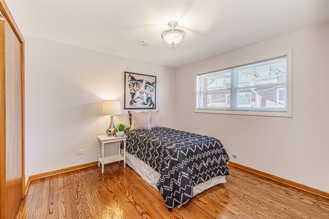 2-nd Bedroom - 130 E Northwest Hwy