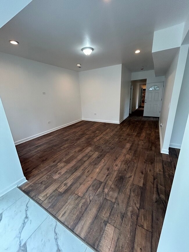 Building Photo - 6016 S St Lawrence Ave