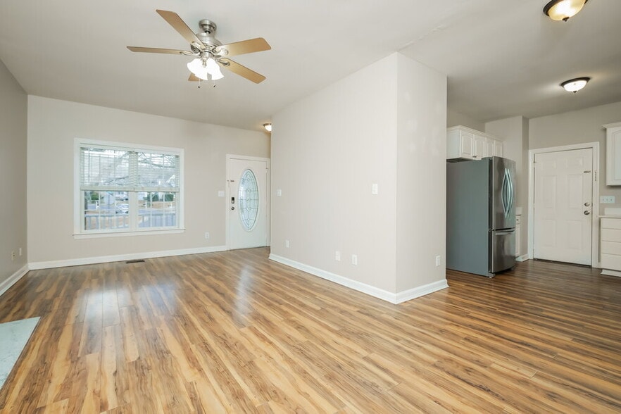 Building Photo - 909 Lotus Ln