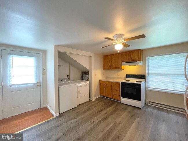 Building Photo - 490 Coster Rd