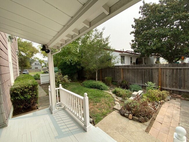 Building Photo - 190 W K St