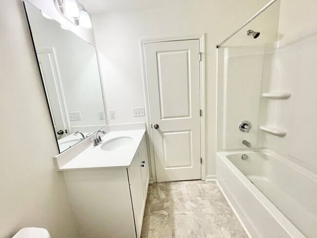 Building Photo - 3BD Townhome in Concord Lakes Minutes from...