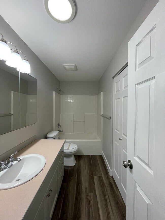 Building Photo - Kent - Cozy 3 bedroom / 2 bathroom Rambler