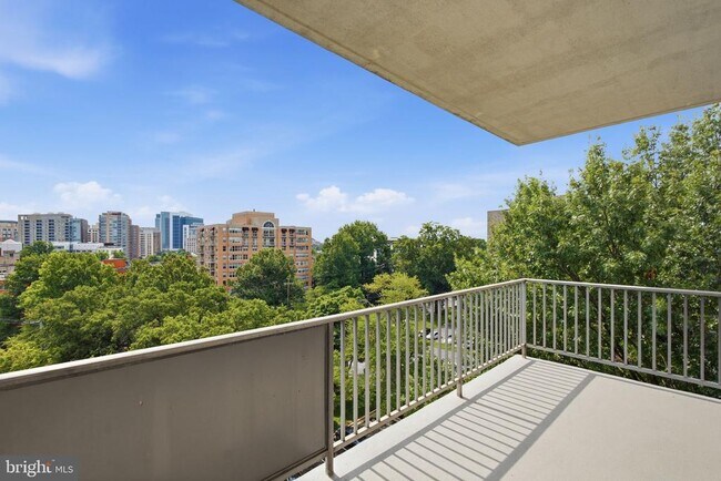 Building Photo - 8315 N Brook Ln